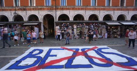 Escándalo en Venecia en la previa a la millonaria boda de Jeff Bezos y Lauren Sánchez: "Defenderemos la dignidad de la ciudad" imagen-15