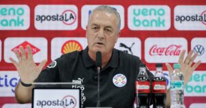 Alfaro: "la puerta" que quiere alcanzar Paraguay, ¿multa para un periodista? y el final abrupto de la conferencia imagen-4