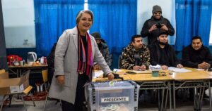 La interna del oficialismo en Chile para las presidenciales: la candidata del Partido Comunista Jeannette Jara obtiene el 60 por ciento de los votos imagen-4