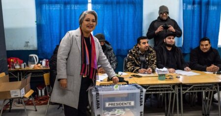 La interna del oficialismo en Chile para las presidenciales: la candidata del Partido Comunista Jeannette Jara obtiene el 60 por ciento de los votos imagen-5