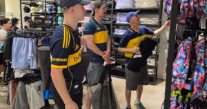 Los hinchas de Boca arrasaron un shopping de Miami antes del debut en el Mundial de Clubes: productos y precios imagen-4