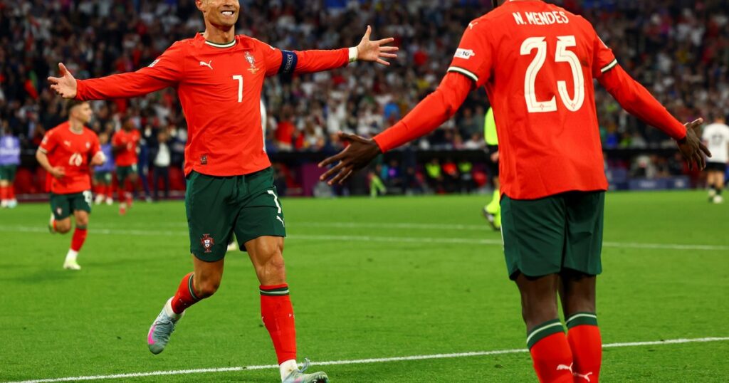 Video: con polémicas y uno de Cristiano, los goles de la victoria de Portugal ante Alemana imagen-3