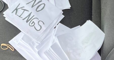 Un disfraz de policía, una lista de objetivos y un sospechoso prófugo: qué se sabe sobre el ataque a dos legisladores en Minnesota imagen-8