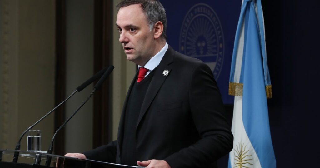 Adorni apuntó contra la jueza por el amparo sobre el Día del Trabajador estatal y la llamó "militante" e "incompetente" imagen-5