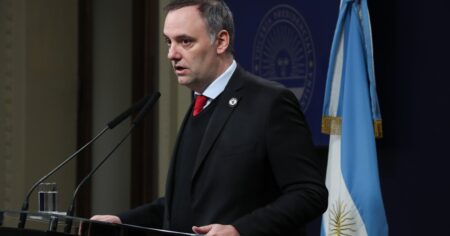 Adorni apuntó contra la jueza por el amparo sobre el Día del Trabajador estatal y la llamó "militante" e "incompetente" imagen-8