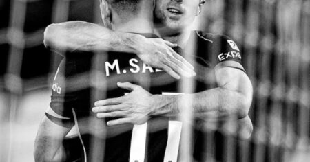 El emotivo mensaje de Mohamed Salah tras la muerte de Diogo Jota y el ex Liverpool que le rindió homenaje en Anfield imagen-10