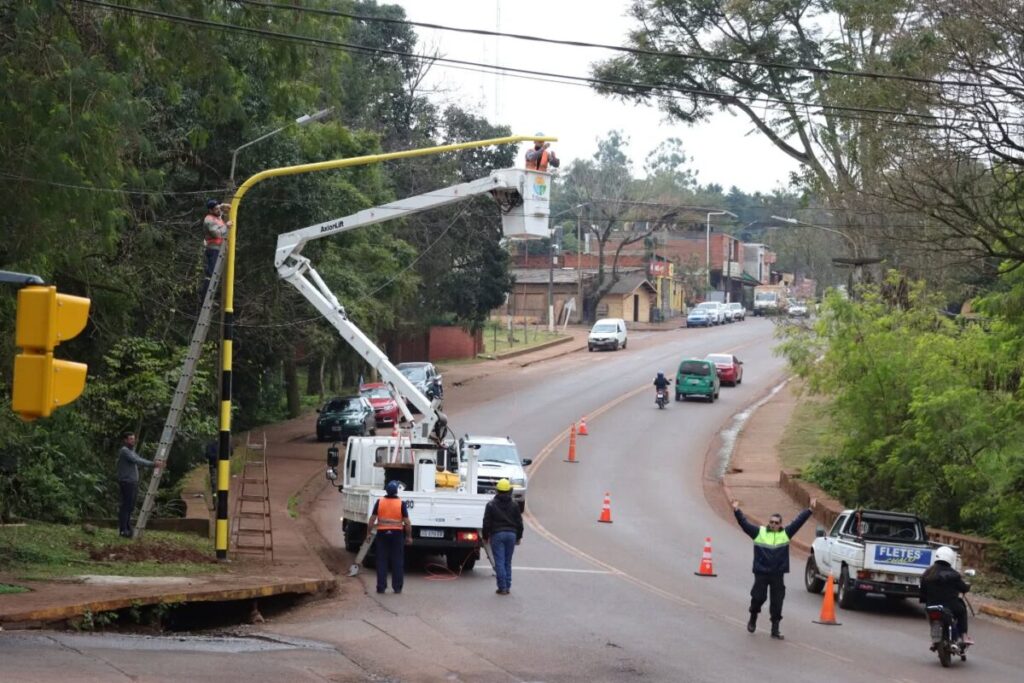 Eldorado: instalan semáforos en una transitada esquina del kilómetro 5 imagen-4