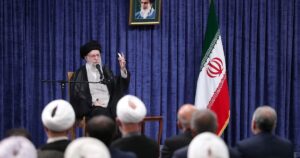 Desafiante, Irán asegura que no dejará de enriquecer uranio pese a los "daños" que dejaron los bombardeos de EE.UU. a sus instalaciones nucleares imagen-4