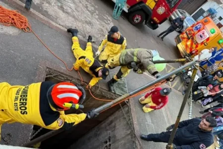 Turista colombiano cayó en un pozo tras ceder una tapa de vereda en Ciudad del Este imagen-9