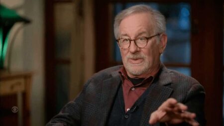 "Lo lamento de verdad": Steven Spielberg lleva 50 años arrepintiéndose del efecto de su película 'Tiburón' imagen-112