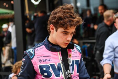LA NACION en los boxes con Franco Colapinto: así vivió la accidentada clasificación del Gran Premio de Silverstone imagen-9