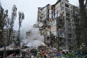 Rusia atacó con más de 300 misiles y drones a Ucrania: al menos seis personas murieron en Kiev y hay 52 heridos imagen-1