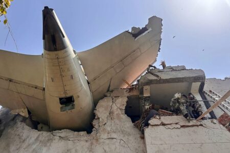 Crecen las teorías sobre el estado mental del piloto, pero la India apunta a Boeing por el accidente aéreo imagen-9