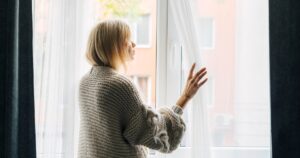 Por qué los expertos recomiendan cerrar puertas y ventanas: cuáles son los principales beneficios imagen-3