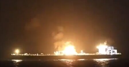 Israel lanzó ataques aéreos contra rebeldes hutíes en Yemen después del bombardeo a un buque en el mar Rojo imagen-17