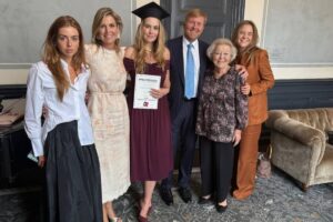 Amalia se graduó y todas las miradas fueron para el particular look de Máxima Zorreguieta imagen-2