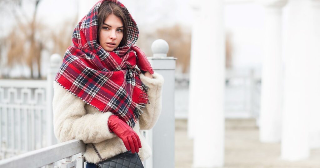 Se despide la bufanda este invierno: la nueva prenda para abrigar el cuello que es tendencia en Europa y ahora llegó a Argentina imagen-99