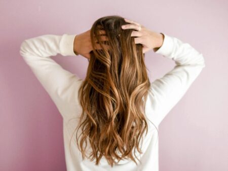 Para qué sirve aplicar agua de arroz en el cabello imagen-10