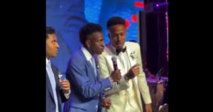 Con futuro por resolver, Vinicius y Rodrygo animaron el casamiento de Militao en Brasil imagen-1