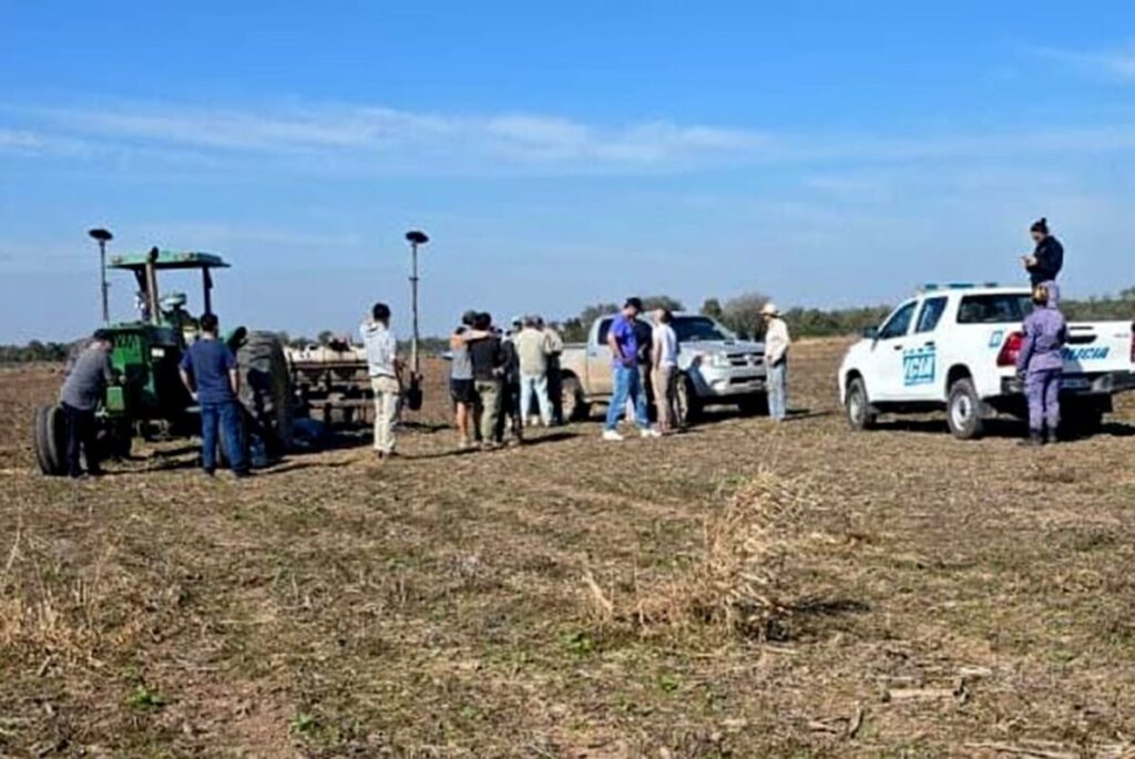 Tragedia en Chaco: la esposa de un referente de la Federación Agraria murió tras ser aplastada por un tractor imagen-5
