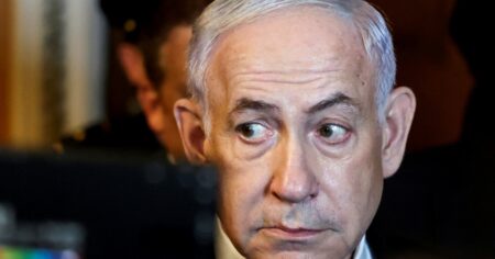 Israel: la coalición de Netanyahu se tambalea tras el anuncio de salida de un partido ultraortodoxo por la ley de reclutamiento militar imagen-20