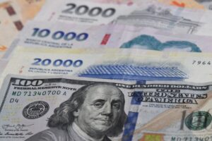 Con la mira en el dólar, el BCRA sigue absorbiendo pesos y dando señales de tasa imagen-3