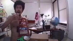 Un joven de 22 años fue a hacer una audición y pasó los siguientes 15 meses encerrado en una habitación: le estaban viendo 15 millones de personas sin que lo supiera imagen-2