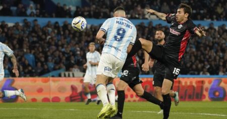 La explicación de Maravilla Martínez sobre el penal polémico cobrado contra Racing ante Barracas imagen-26