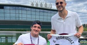 El campeón del mundo que pasó a saludar a Gusti Fernández antes del partido clave por los cuartos de final en Wimbledon imagen-2
