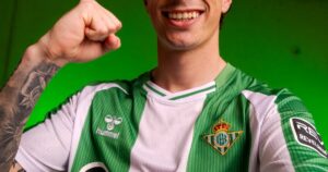 Valentín Gómez ejecutó la cláusula de salida con Vélez y ya llegó al Betis de España imagen-4