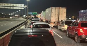 Indignación en la autopista Buenos Aires-La Plata: por qué un corte por falta de luz colapsó el tránsito y generó un caos en el inicio de las vacaciones de invierno imagen-4