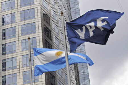 La jueza Preska rechazó el pedido para suspender la transferencia de acciones de YPF imagen-6