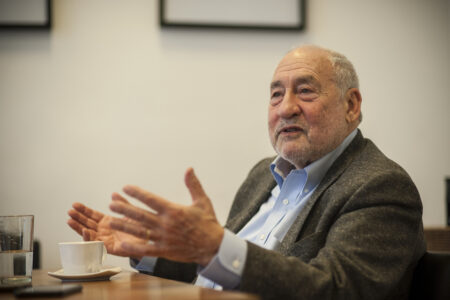 Stiglitz pronostica que la Argentina "está a las puertas de otra crisis" imagen-5