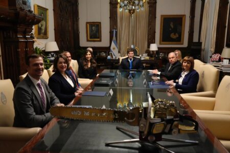 Milei se reunió con Kristi Noem, la polémica secretaria de Seguridad de EE.UU. imagen-6