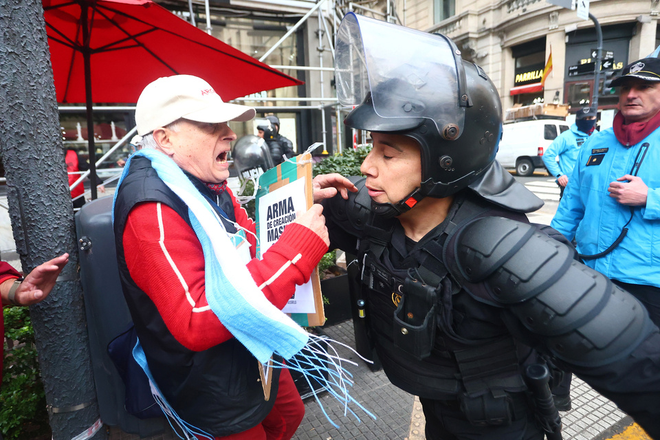 Represión en la marcha de jubilados: fuerte operativo y al menos tres detenidos imagen-92