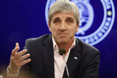 Las excusas de Caputo ante el salto del dólar imagen-6
