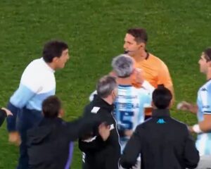 Increíble final en Avellaneda: Racing lo ganaba sobre el cierre, pero el árbitro anuló el gol y cobró penal para Barracas, que se quedó con la victoria imagen-1