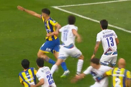 La otra cara del regreso de Ángel Di María: el penal que no fue y Dóvalo cobró para Rosario Central imagen-7