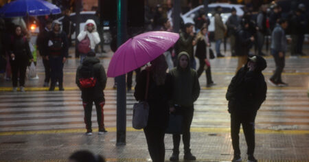 Alerta meteorológica en Buenos Aires: llegaron las lluvias, se viene el frío una mínima de 5 grados y qué pasará con la ciclogénesis imagen-11