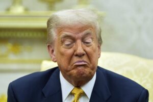 Golpe a los migrantes latinos: el IRS avanza contra el español, por orden de Trump imagen-4