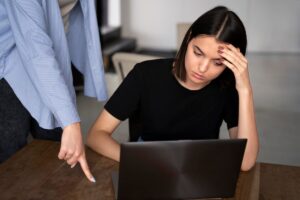 Llegaba tarde al trabajo y su jefe le dio una solución que nadie esperaba imagen-3