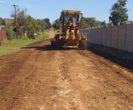 Vialidad Provincial ejecuta obras de mantenimiento, pavimentación y saneamiento en barrios de Garupá para mejorar la circulación y el acceso urbano imagen-6