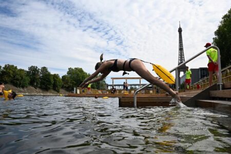 Nadar en el Sena: cómo fue el primer día de chapuzones en el emblemático río de París imagen-12