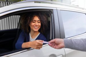 Buenas noticias para migrantes con TPS: Florida reanuda el proceso de licencias de conducir para estas personas imagen-3