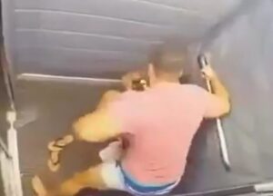 Detuvieron a un exjugador de básquet brasileño por golpear a su novia en un ascensor tras sospechar una infidelidad imagen-2