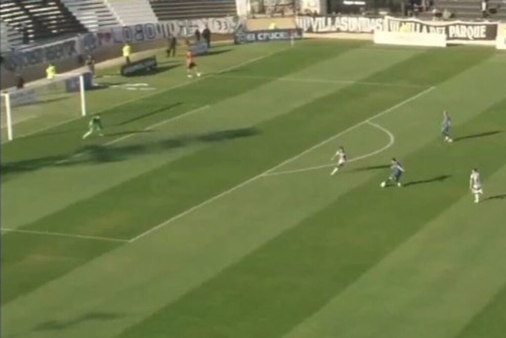 Temperley ganó en Mendoza pese a que le anularon un gol de manera escandalosa imagen-5