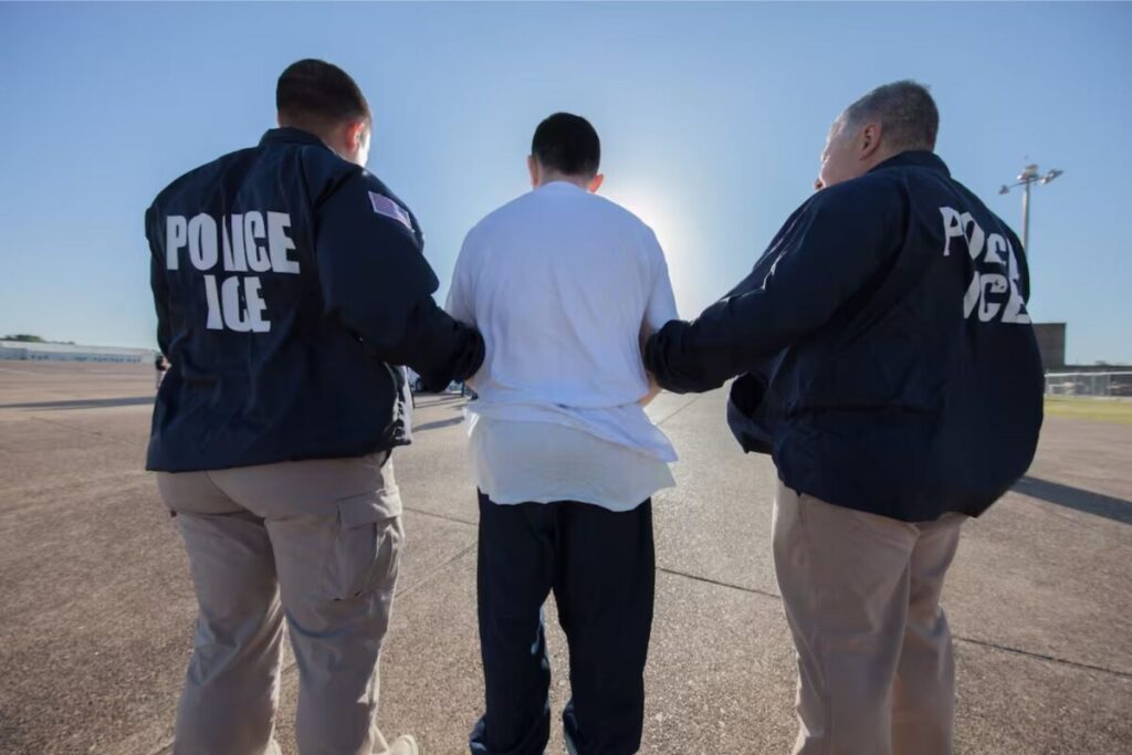 Es cubano, recibió una orden de deportación del ICE y ahora deberá pagar una multa de US$690 mil por continuar en EE.UU. imagen-98