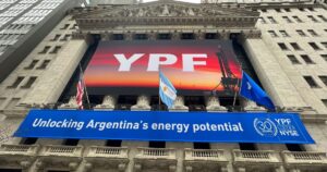 Juicio por YPF heredado y multimillonario: los ganadores quieren negociar, aceptan bonos y estirar los plazos imagen-4