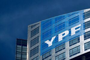 Qué dice la presentación con la que el Gobierno busca suspender el fallo de la jueza Preska por YPF imagen-1