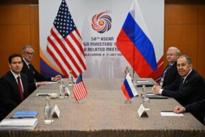 Mientras crece la frustración de Trump con Putin, Rubio se reunió con el canciller ruso imagen-1